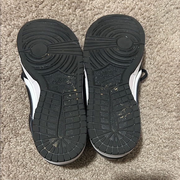 Nike Women Dunk Low Black and White Sneakers - Picture 6 of 6